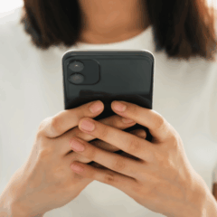ChatGPTにNISA・iDeCo・銘柄・不動産投資を実際に相談した結果と専門家コメントから、生成AIの得意・不得意と自分で判断する投資リテラシーの作り方を解説する記事のサムネイル